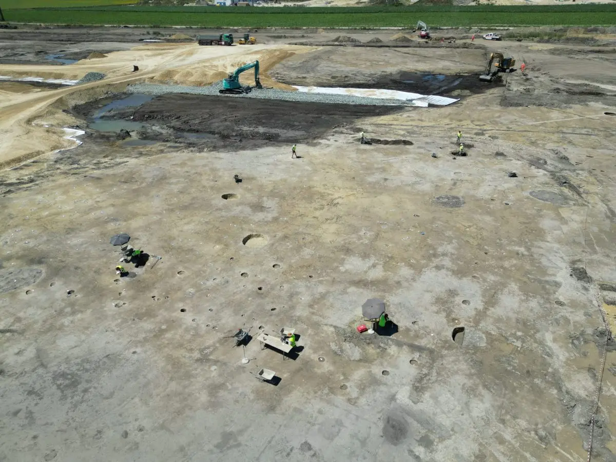 Archäologische Ausgrabung und Dokumentation auf einer Baustelle in Österreich